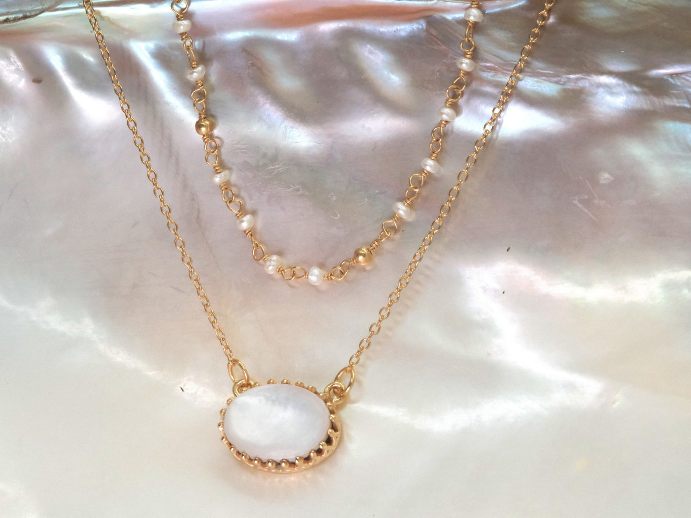Malika necklace with mother of pearl